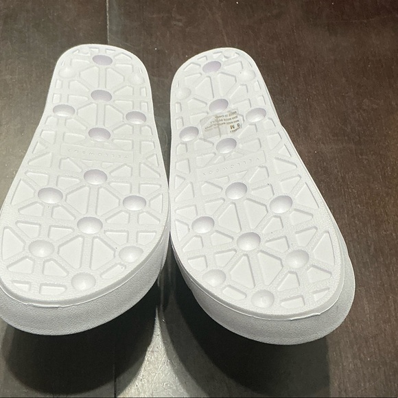 Yellow Box Women's White Slide Sandals - Picture 3 of 4